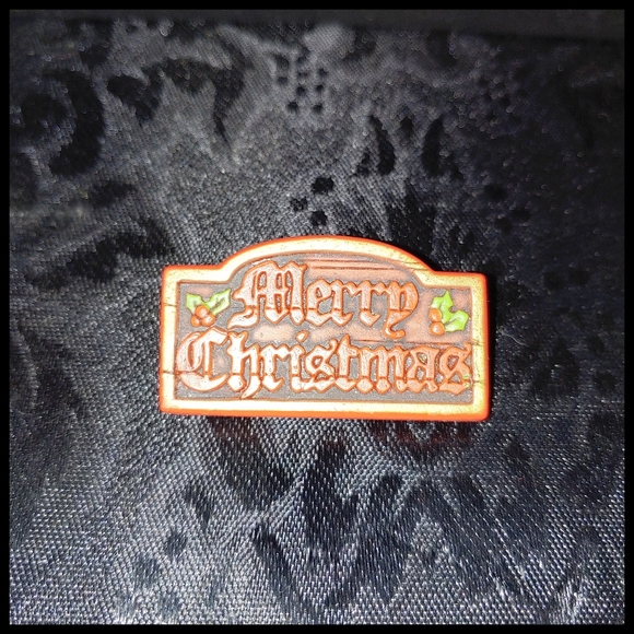 Vintage Hallmark "Merry Christmas" Sign Brooch, Pin - Picture 1 of 3